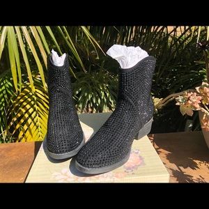 Very G - Blinged Out size 9 colorway black